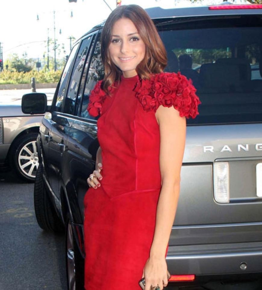 Pretty in Red: Socialite und Fashion-Girl Olivia Palmero rennt derzeit von einer Show zur nächsten