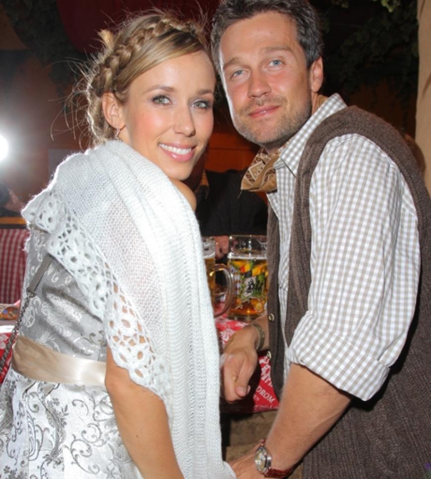 Zum größten Volksfest der Welt sind auch Annemarie Warnkross und Wayne Carpendale gekommen