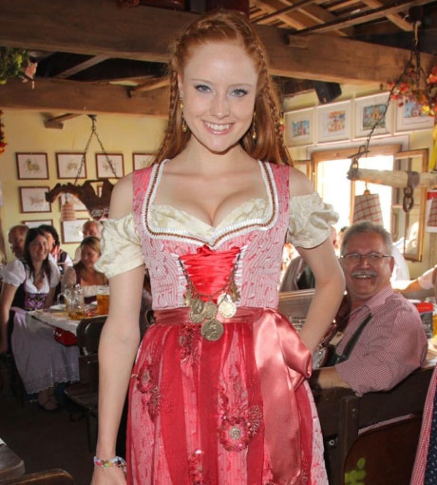 Lady in Red: Barbara Meier
