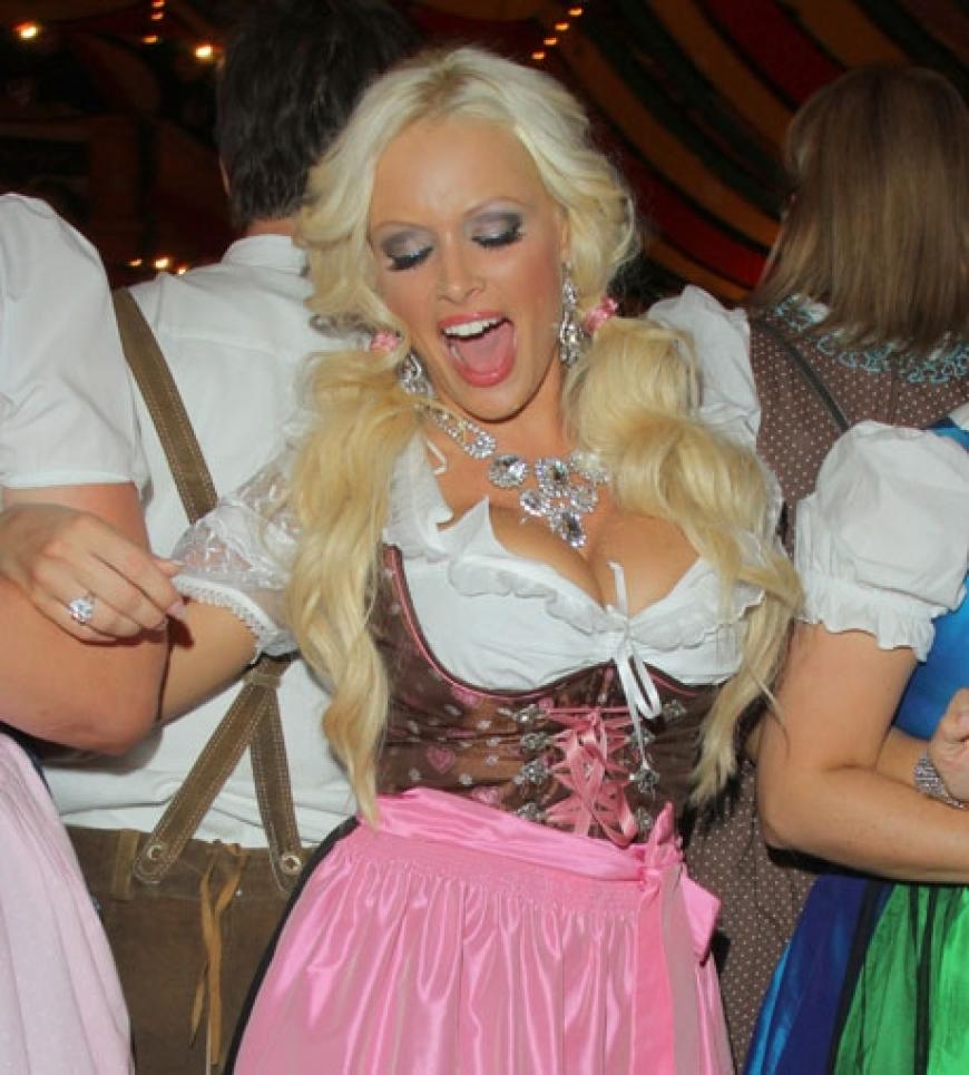 Feiern wie die Bayern: Daniela Katzenberger steht im Mittelpunkt