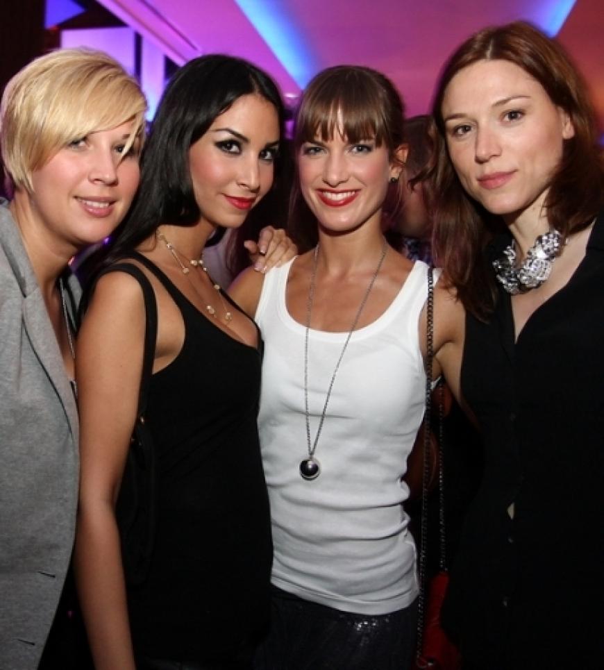 Die GZSZ-Mädels in Feierlaune: Sila Sahin (2.v.l.), Isabell Horn und Lena Ehlers