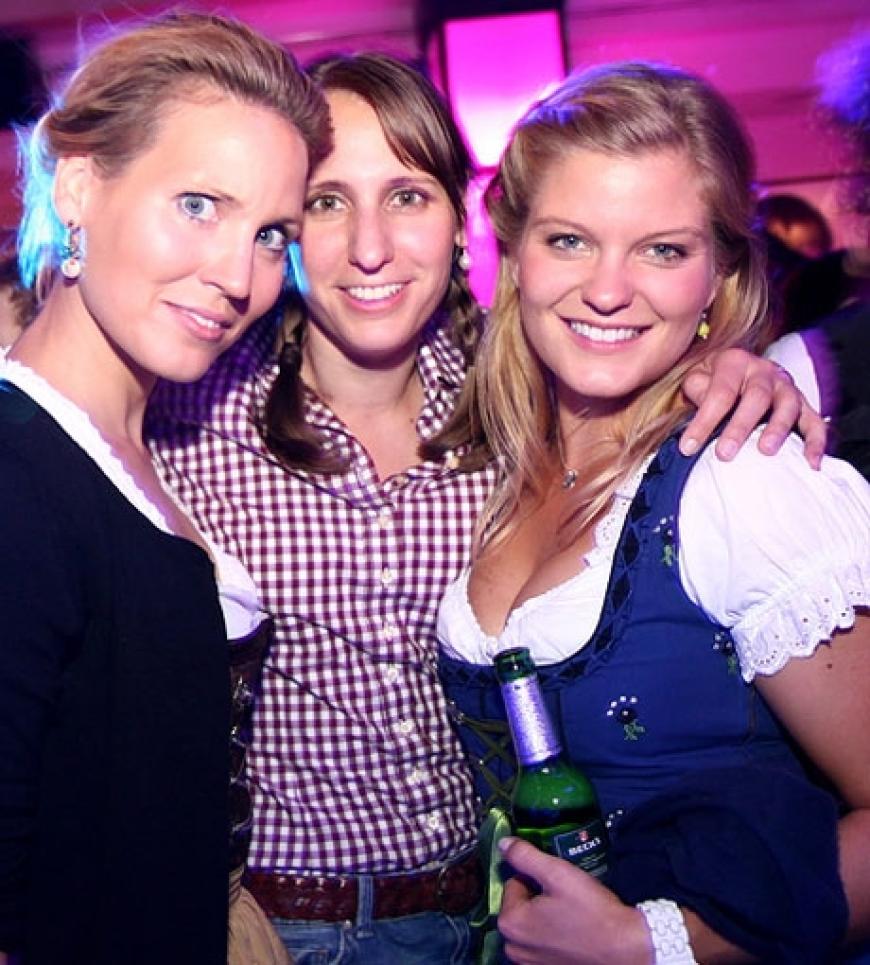 Fesch! Passend zur Wiesn kamen einige Gäste in bayerischer Tracht zum Event