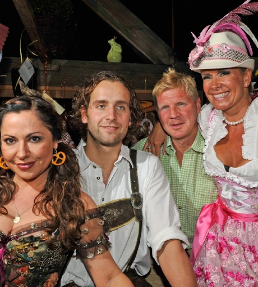 Lustige Runde: Simone Thomalla und Simon Heinevetter feiern mit Stefan und Claudia Effenberg