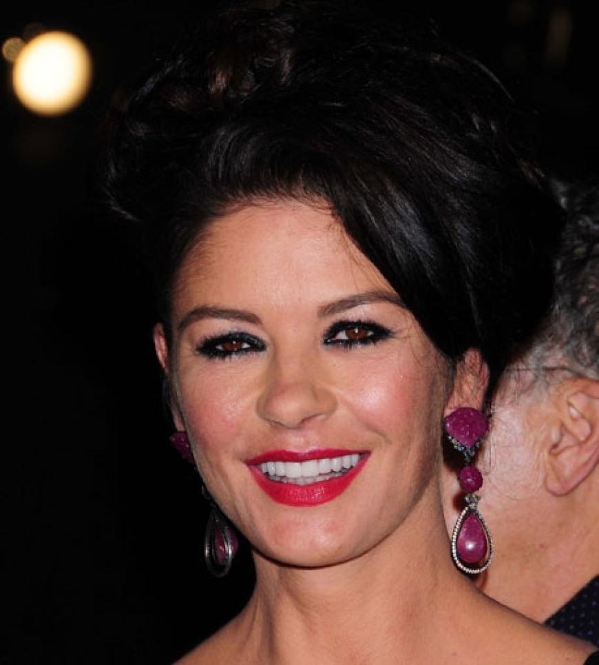 Obwohl sie die wohl schwierigste Zeit ihres Lebens durchmacht, kann Katherine Zeta-Jones für die Fotografen noch lächeln