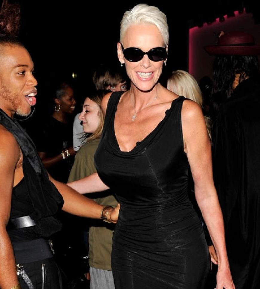Brigitte Nielsen kam ganz in Schwarz - trotzdem bester Laune