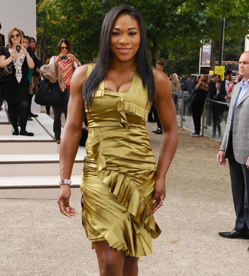 Die Farbe des Abends: Auch Tennis-Star Serena Williams trägt ein Kleid im Goldton