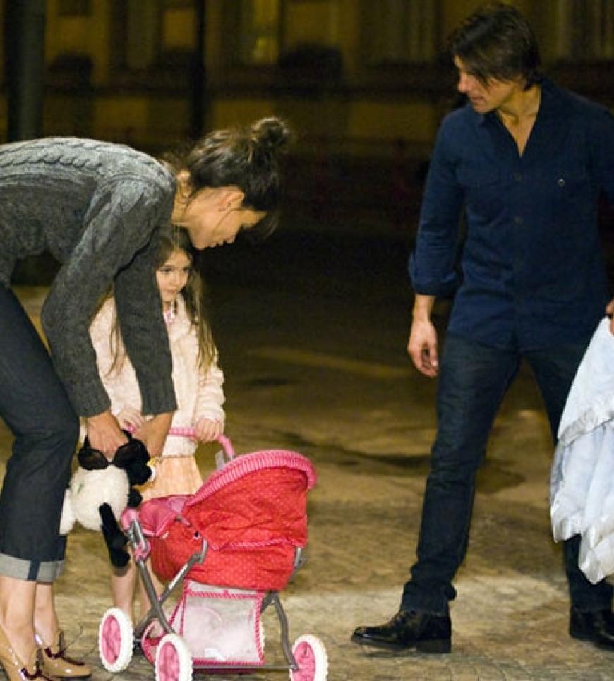 Den ganzen Tag rumlaufen macht ganz schön müde ... da ist selbst Kinderwagen Rumschieben zu anstrengend!
