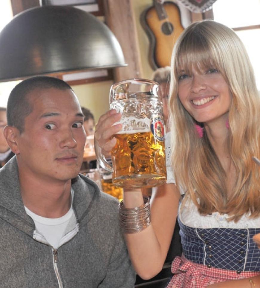 Gesichtet: Topmodel Julia Stegner und ihr Freund, der Fotograf Steven Pan