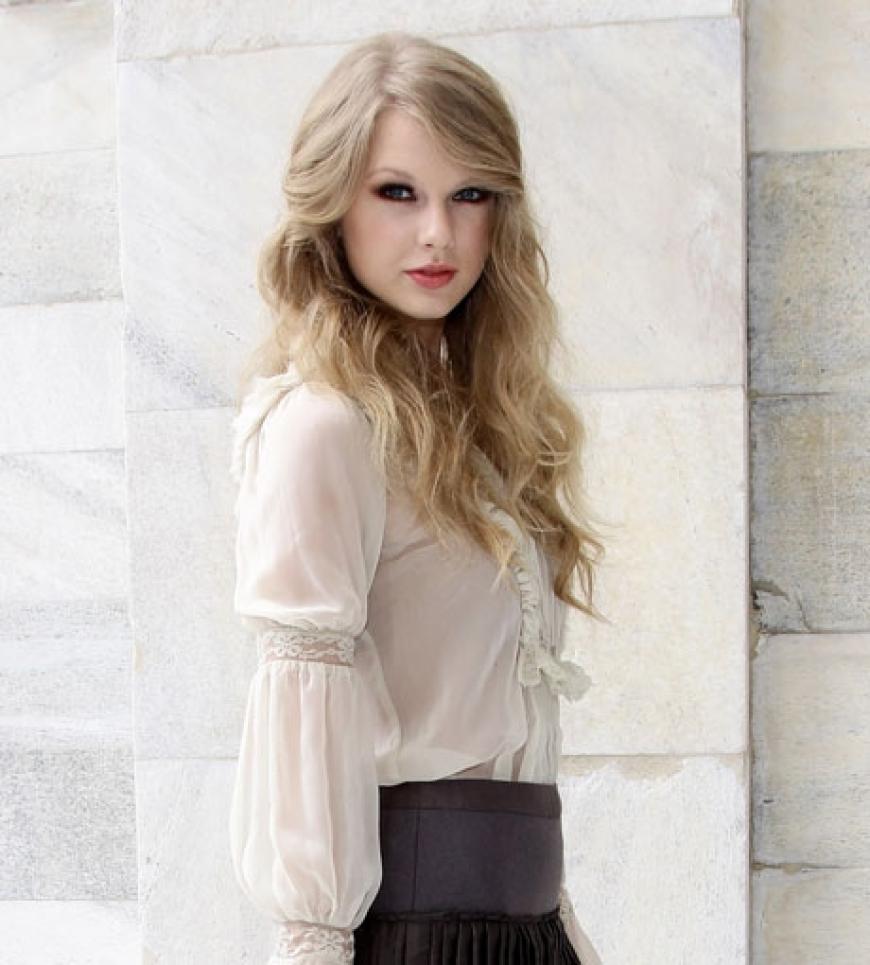 Taylor Swift schneite auch vorbei und sah sich die Schau on Roberto Cavalli an