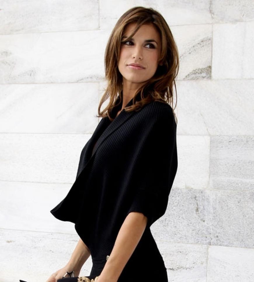 Elisabetta Canalis ganz schlicht in Schwarz. Klar, wer mit George Clooney kommt, zieht auch so alle Blicke auf sich ...