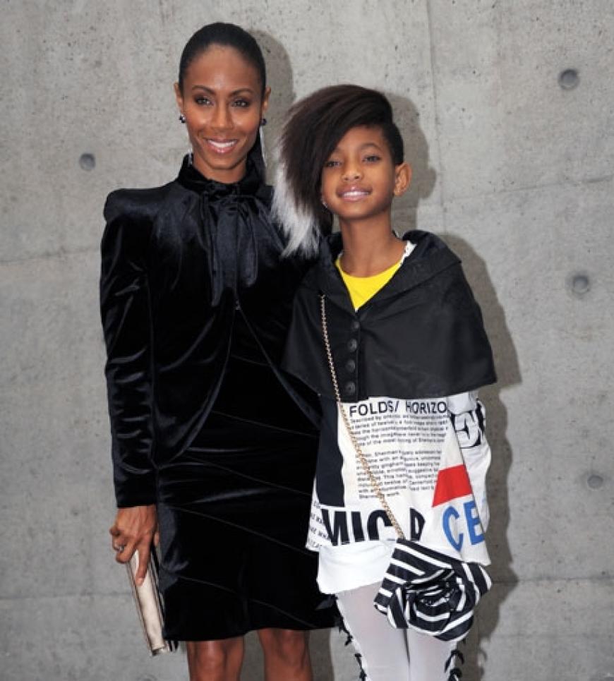 Jada Pinkett Smith und Töchterchen Willow besuchten auch gemeinsam die Show von Emporio Armani