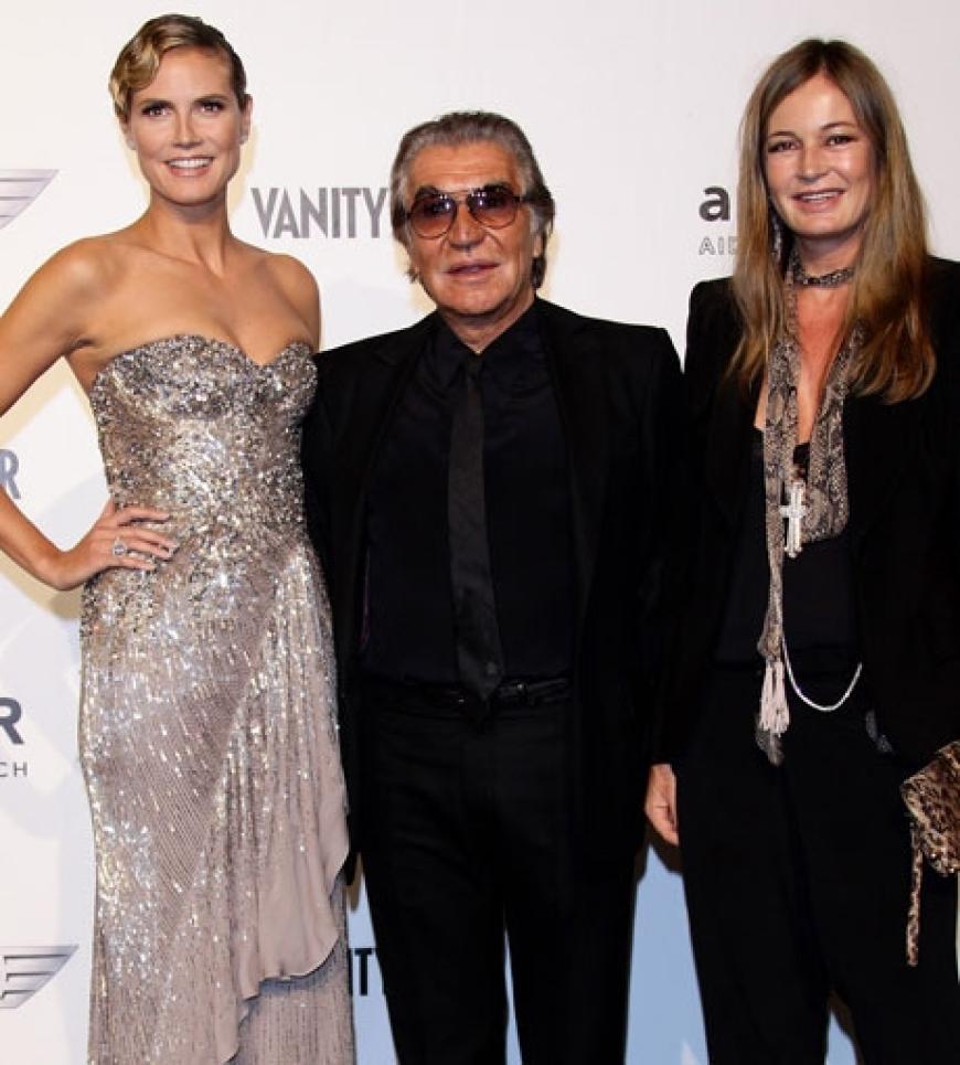 Gemeinsam mit seiner Frau Eva und Heidi Klum stellt er sich für ein Foto auf