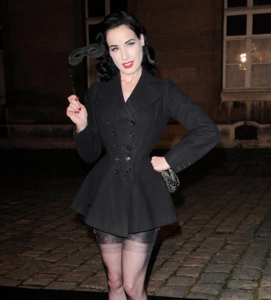Ortswechsel: Wenn schon alle Promis in Paris weilen, dann schmeißt man natürlich auch eine super Party. Dita von Teese feierte den Geburtstag von Vogue