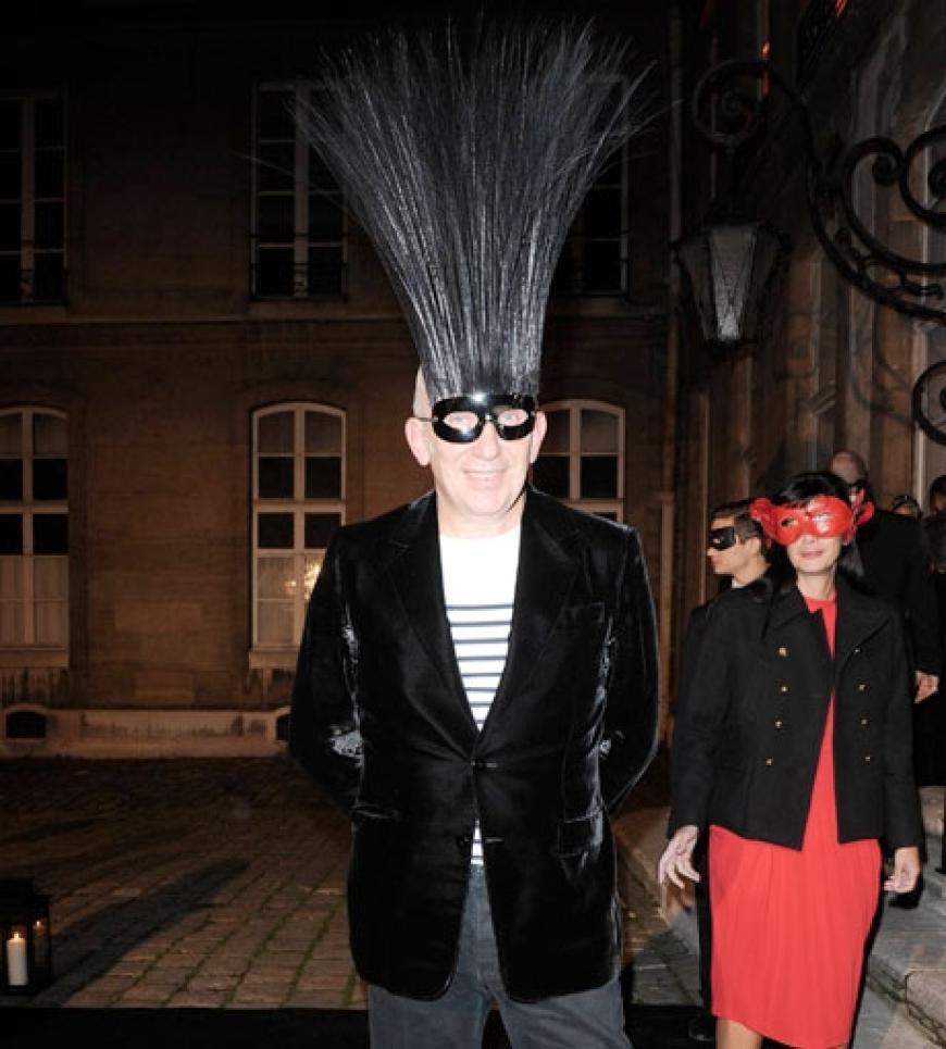 Dass es bei Star-Designer Jean-Paul Gaultier dramatisch wird, war fast schon zu erwarten
