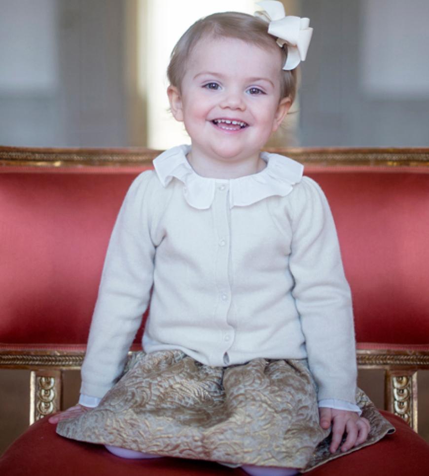 Das Schleifchen ist immer dabei: Prinzessin Estelle