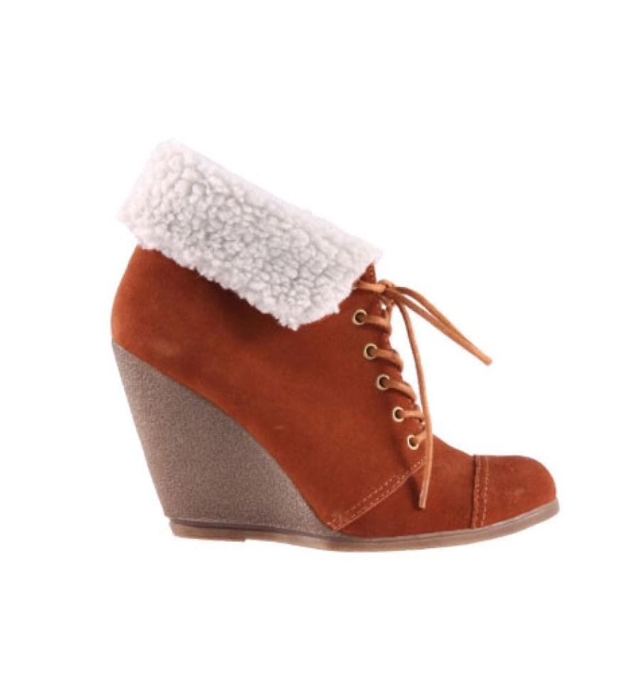 Wedges mit Kunstfell von Asos, ca. 65 Euro