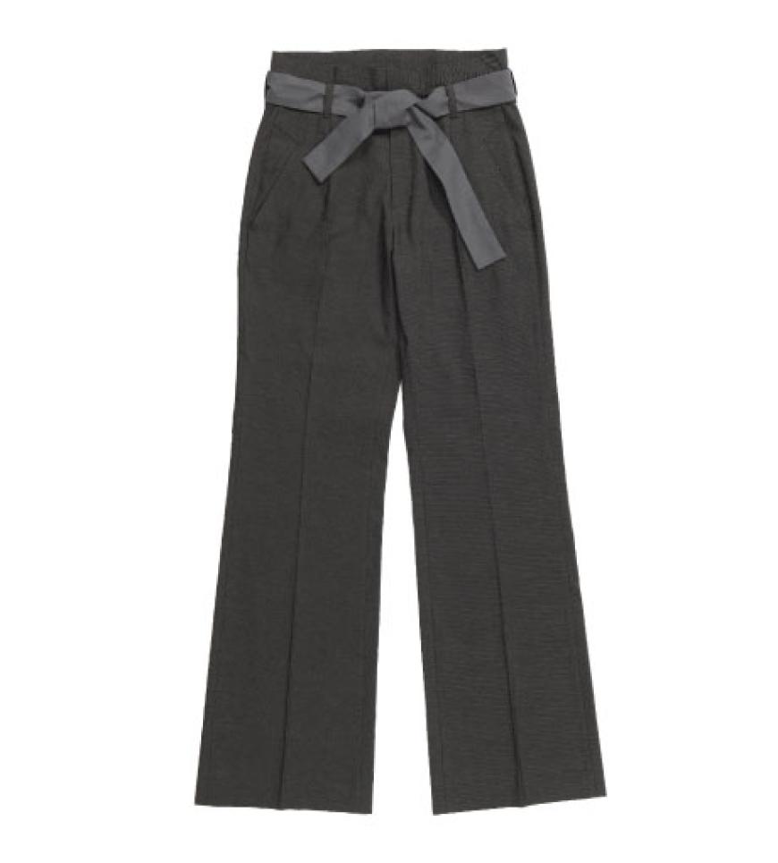 Mit Stoff-Gürtel von Comptoir des Cotonniers, ca. 140 Euro