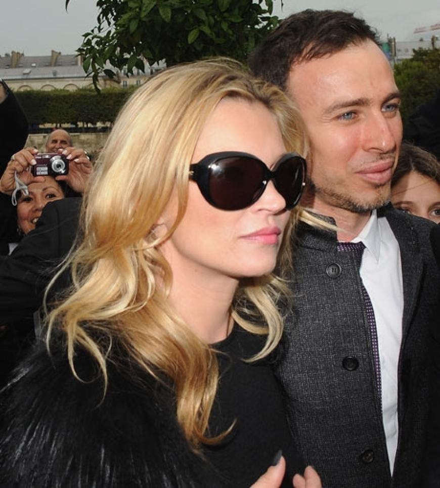 Hoher Besuch: Kate Moss kommt zur Show von Christian Dior