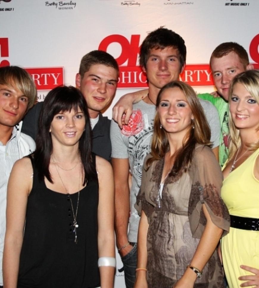 Zahlreiche Gäste wollten die große OK! Fashion Party im Blauen Salon erleben