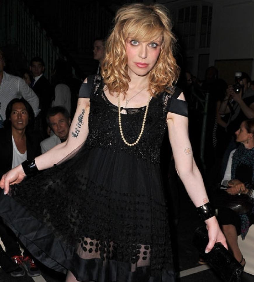 Courtney Love feierte in Paris mit