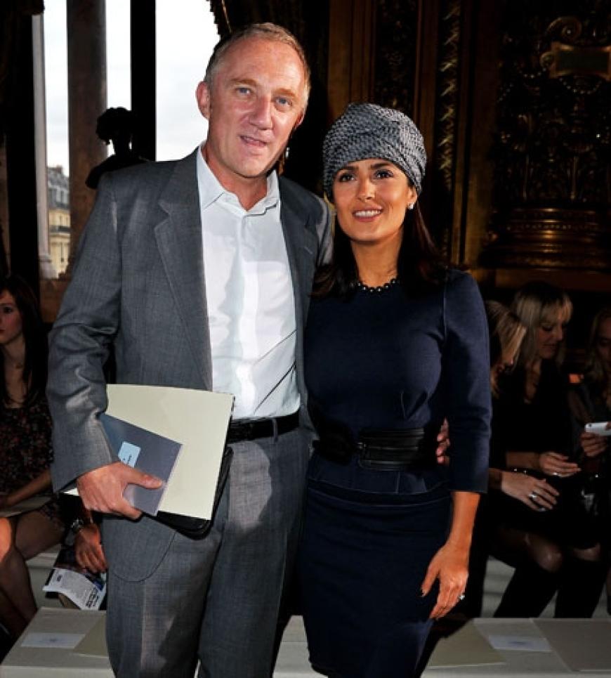 Modeunternehmer François-Henri Pinault posiert mit seiner Frau Salma Hayek