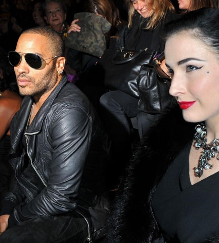 Stars im Blitzlichtgewitter: Lenny Kravitz und Dita Von Teese schauen sich die neuesten Kreationen der Designer in Paris an