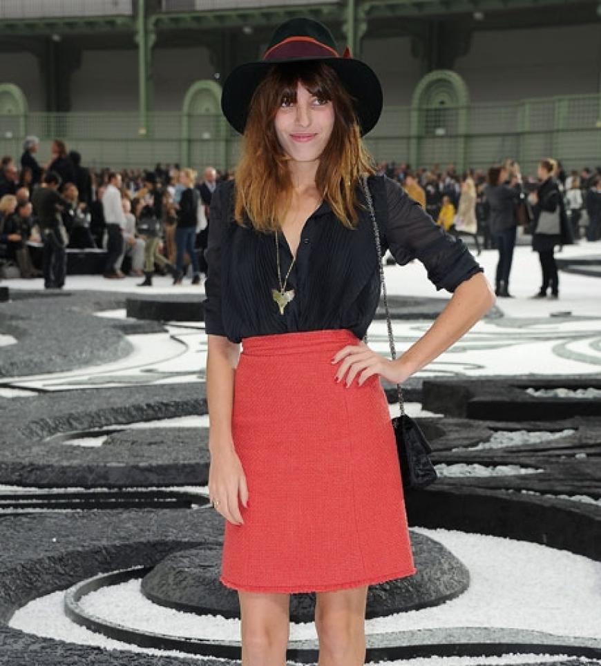 Mit Hut und gut: Die französische Schauspielerin Lou Doillon zu Gast bei Chanel