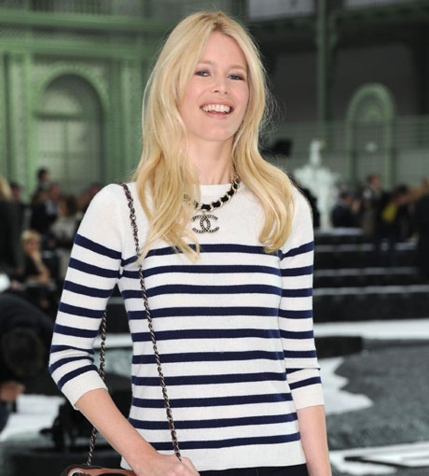 Stars in stripes: Claudia Schiffer bei Chanel
