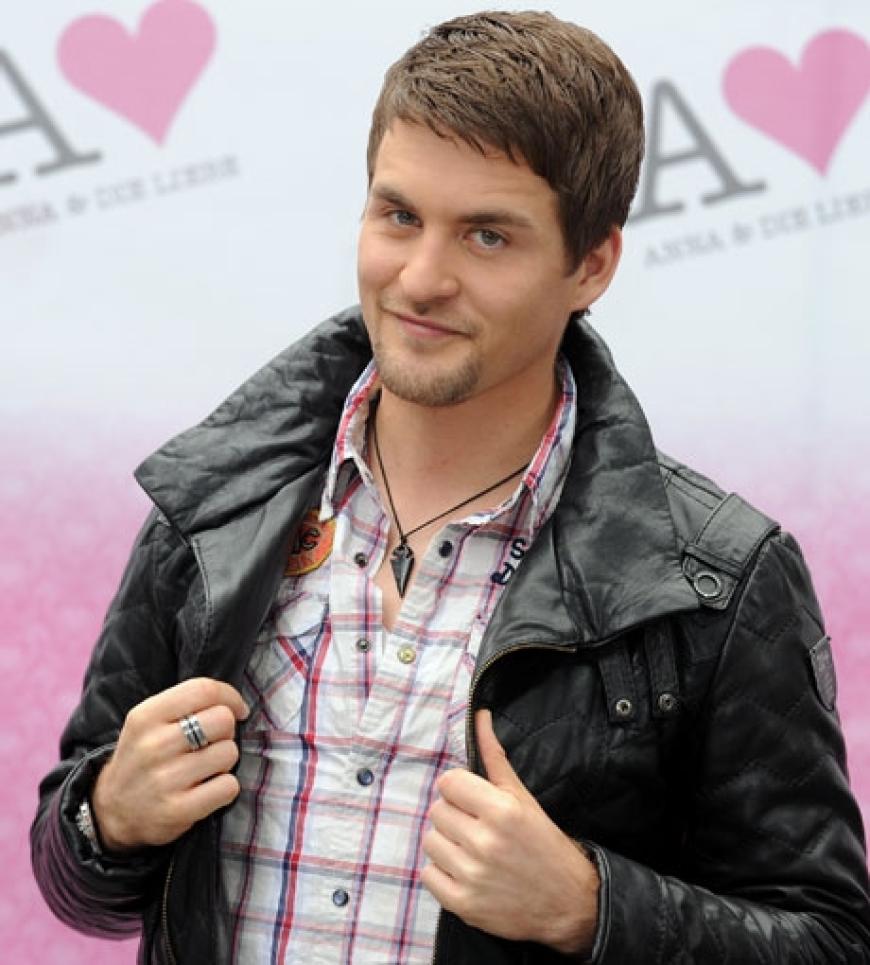 Alexander Klaws machte neben mehreren musikalischen Projekten auch im Fernsehen Karriere. So spielte er von August 2008 bis Mai 2010 in der Sat.1-Telenovela