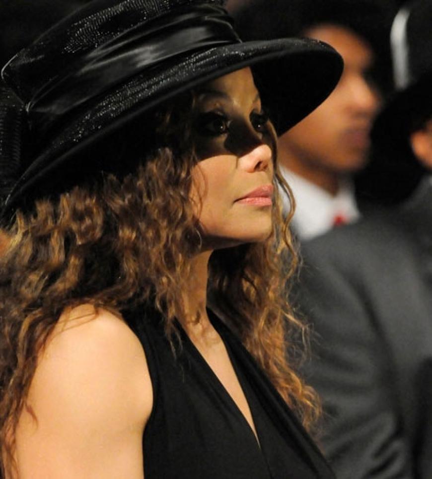 Michaels Schwester LaToya kann ihre Tränen kaum zurückhalten