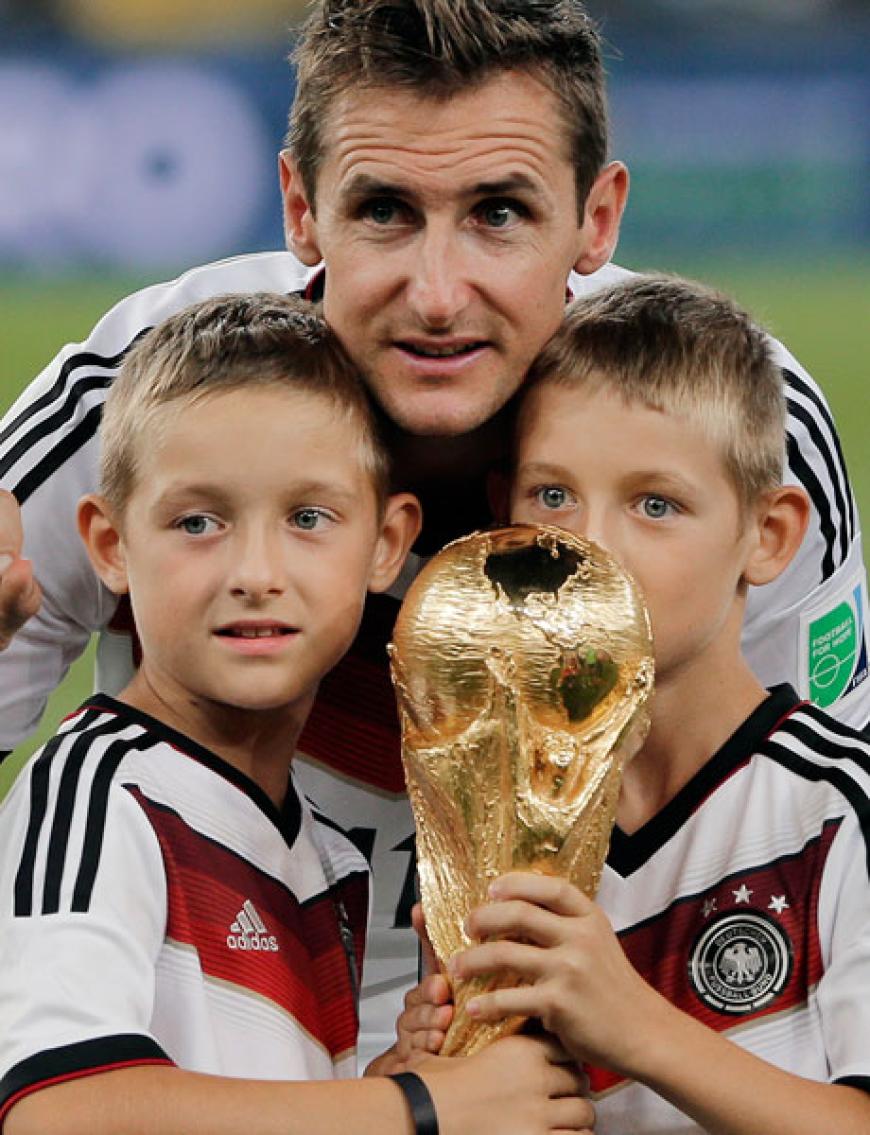Papas ganzer Stolz: Miro Klose und seine Zwillingsjungs Noah und Lucan