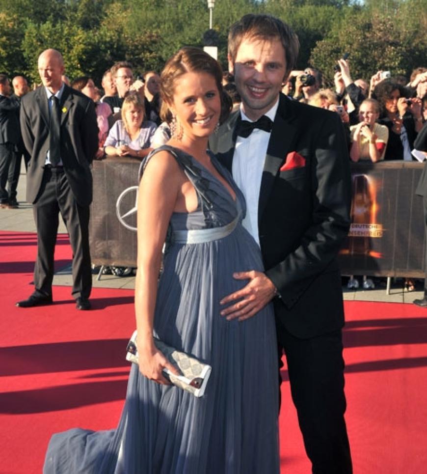 Die hochschwangere Moderatorin Mareile Höppner und ihr Mann Arne Schönfeld zeigten ihr Glück