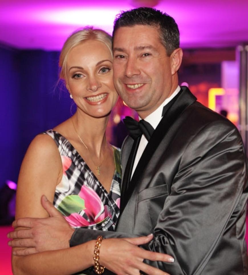 Er kann auch ganz zahm sein: Joachim mLlambi mit Ehefrau Ilona