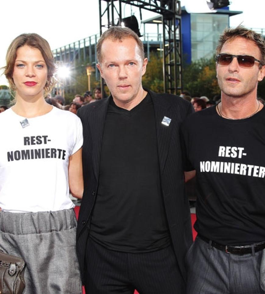 Außerdem trugen sie - wie viele weitere Stars - Anstecker mit der Aufschrift