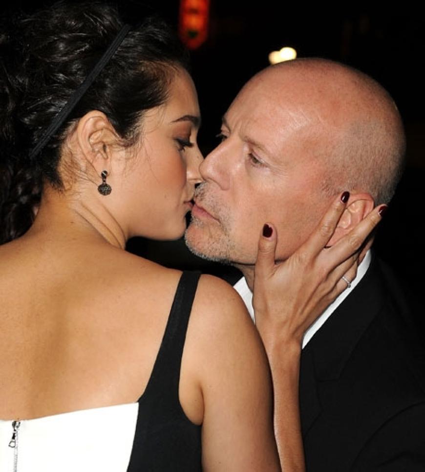 Küsse für ihren persönlichen Star: Emma Heming ist seit gut 1,5 Jahren die neue Frau an der Seite von Bruce Willis