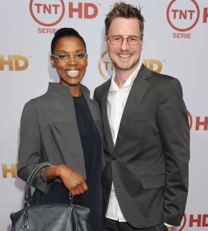 Im Business-Look mit auffälligen Brillen kamen Comedian Florian Simbeck und seine Frau Stephanie