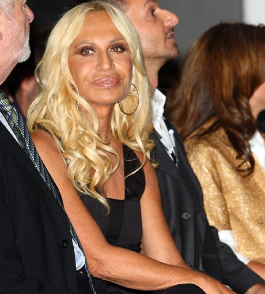 Donatella Versace begutachtete die Konkurrenz aus nächster Nähe
