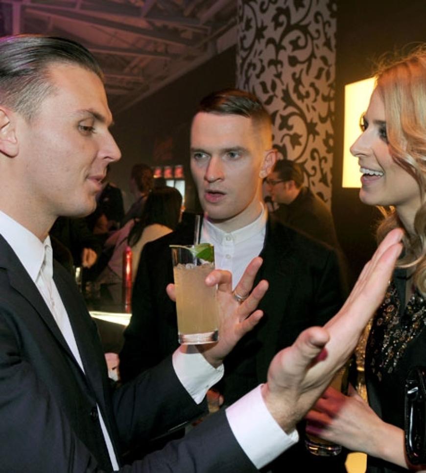 Die Sänger Theo Hutchcraft (l) und Adam Anderson von der britischen Band