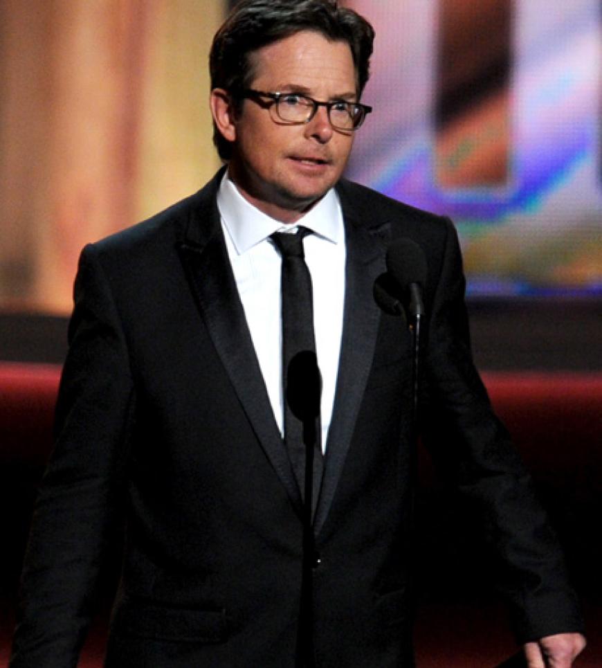 Michael J. Fox durfte eine der begehrten Emmytrophäen an einen Kollegen überreichen