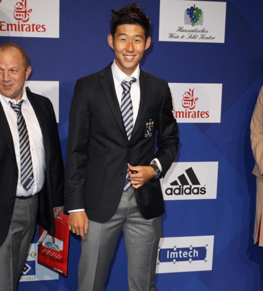 Stürmer Heung-min Son macht auch im Anzug eine gute Figur