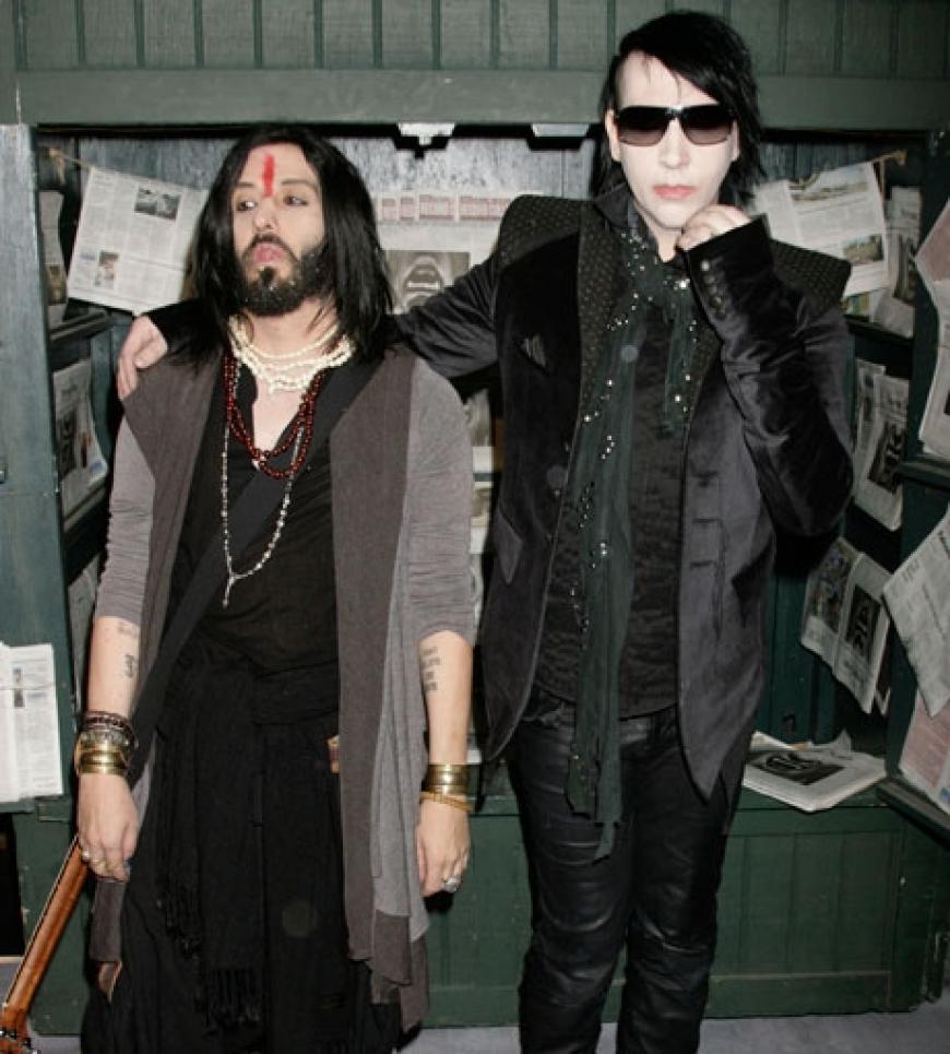 Gemeinsam mit seinem Kumpel und Bassisten Twiggy Ramirez sorgte er für den skurrilsten Auftritt auf dem roten Teppich