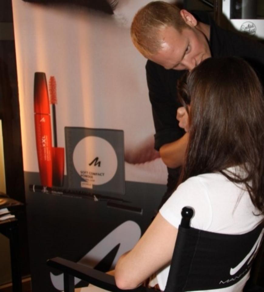 Natürlich durften sich unsere VIP-Gewinnerinnen vorab schon verwöhnen lassen. Das Make-up-Team von Manhatten verpasste ihnen einen angesagten Party-Look