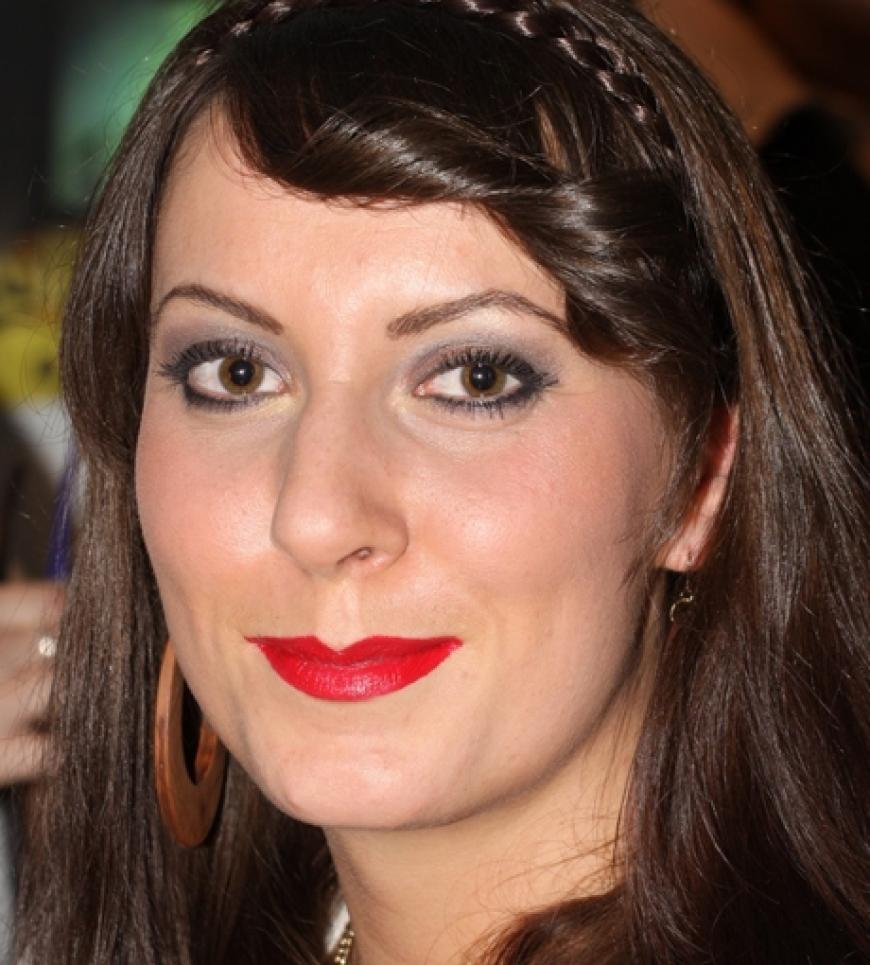 Haare und Make-up sitzen. Jetzt kann der Abend losgehen!