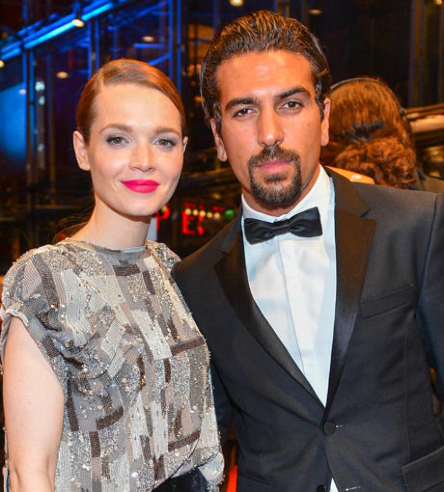 Frisch aus dem Urlaub und mit neuem Bart kam Elyas M'Barek in Begleitung von Karoline Herfurth zur Eröffnung der glorreichen Berlina 2014