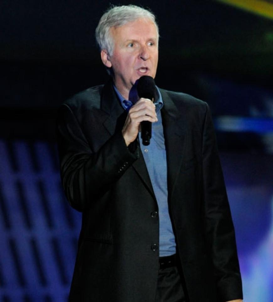 US-Regisseur James Cameron hält eine Laudatio auf Sigourney Weaver