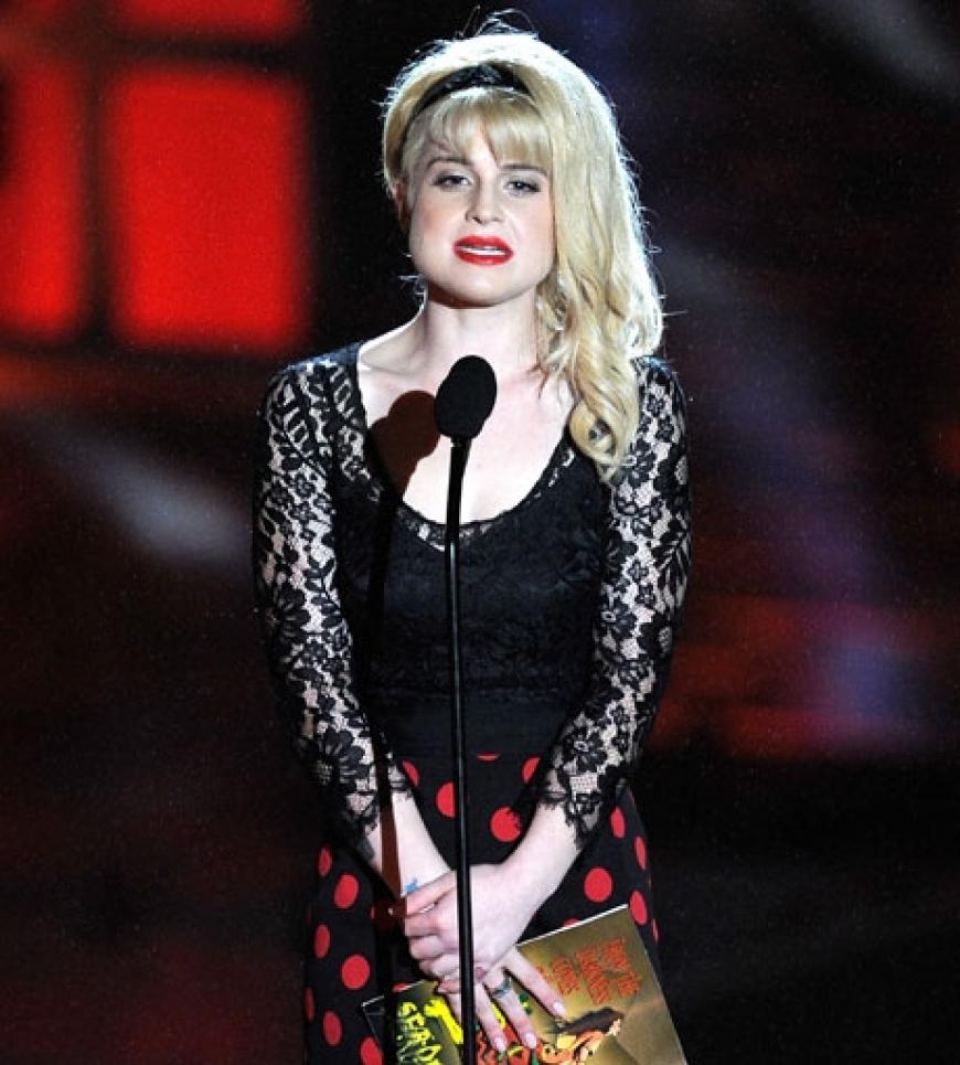 Kelly Osbourne hält eine Laudatio für Alexander Skarsgard