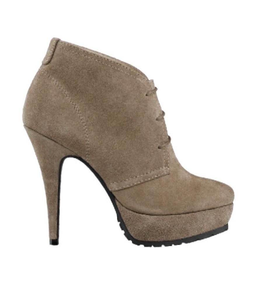 Schnürstiefeletten sind die Must-Haves der Saison und zeigen sich diesen Herbst von rustikal bis elegant. Guter Ton von Görtz, ca. 80 Euro