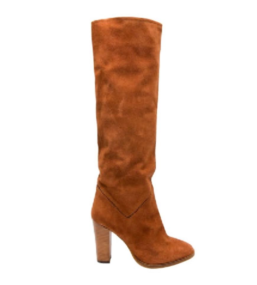 Versuchen Sie die Stiefel zu langen Hippie-Kleidern. Wer es cooler mag, trägt wie Kate Moss Skinny-Jeans dazu - natürlich in den Stiefeln! Seventies-Look von Mango, ca. 120 Euro