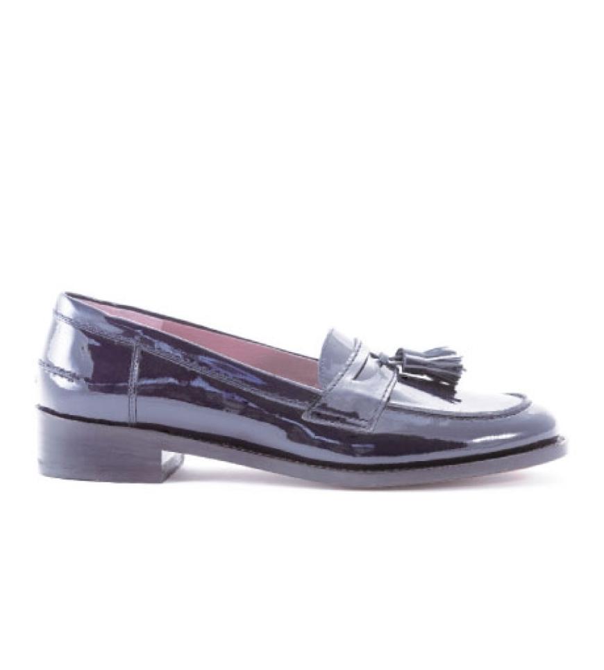 Loafers: Der klassische Collegeschuh ist zurück. Aber bitte kombinieren Sie ihn nicht so wie noch zu Schulzeiten! Nachtblau von Robert Clergerie, ca. 290 Euro