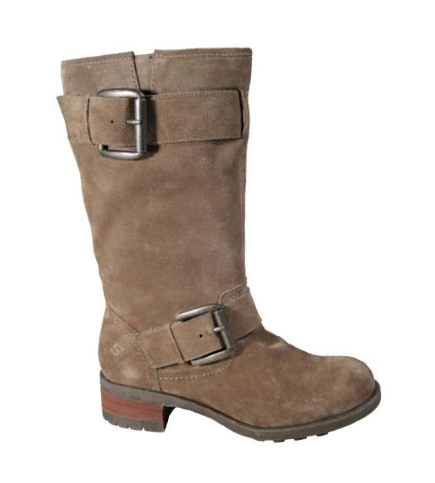 Halbhohe Stiefel: Robust, rutschfest und kernig kommen sie daher: Besonders angesagt sind Designs mit Bikerakzenten und Materialien in Used-Optiken. Sandfarben von Skechers, ca. 80 Euro